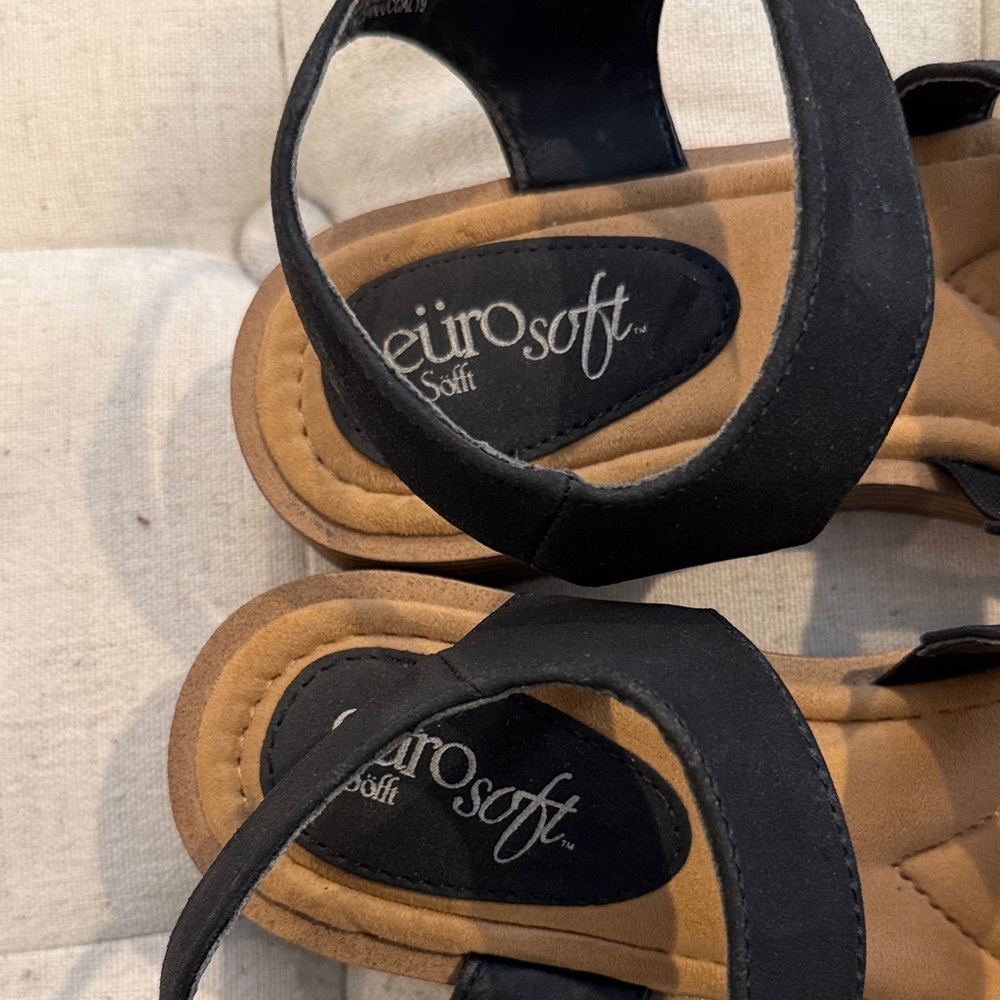 Chic Black Sandals for Women - Picture 2 of 3